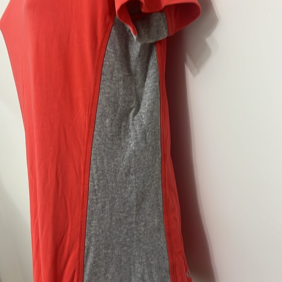 Lululemon tee - Picture 2 of 6